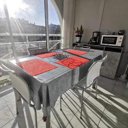 039 Cap D'agde Quartier Falaises Proche T2 Avec Place De Parking Et Piscine *
