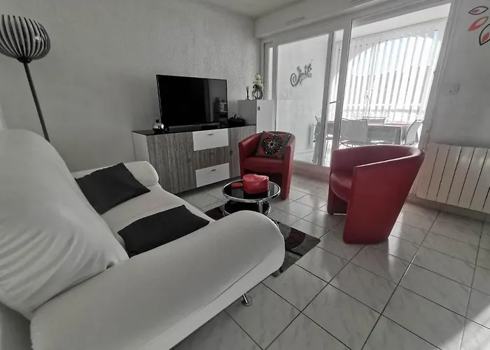 039 Marina Bay 403 * Agde