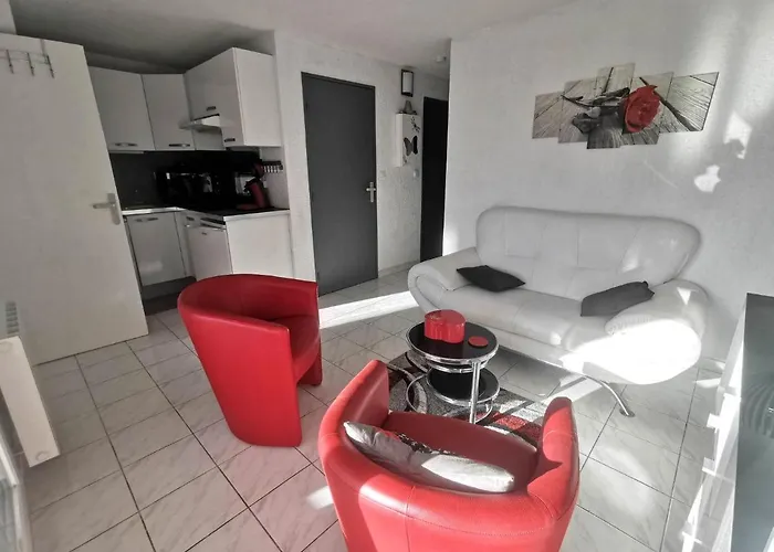 039 Marina Bay 403 *