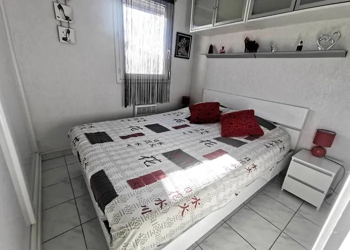 Apartment 039 Marina Bay 403