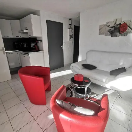 039 Marina Bay 403 *