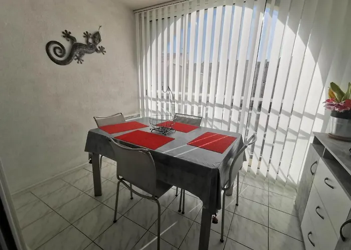 039 Marina Bay 403 * Agde